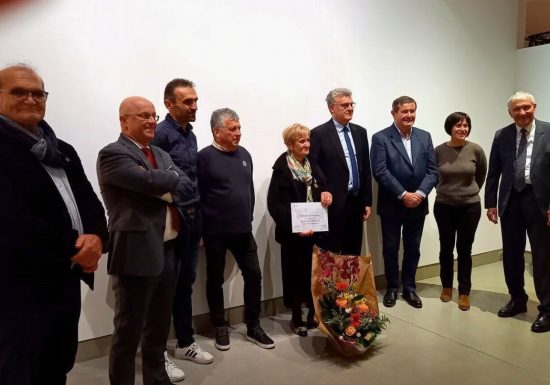 Bernadette Brustel reçoit la médaille du Tourisme