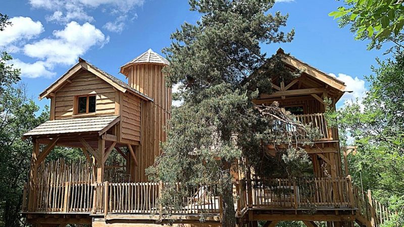 Cabanes Châteaux & Spa dans les arbres Le Peydébé