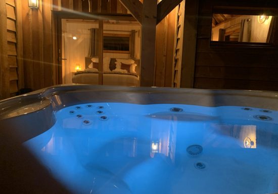 Cabanes Châteaux & Spa dans les arbres Le Peydébé