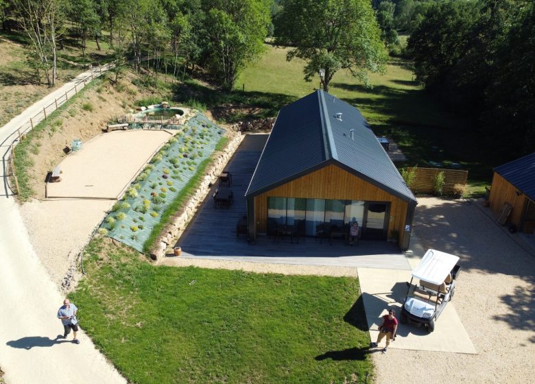 Cabanes Châteaux & Spa dans les arbres Le Peydébé