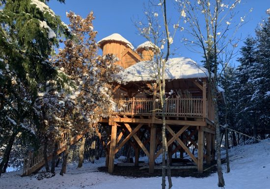 Cabanes Châteaux & Spa dans les arbres Le Peydébé