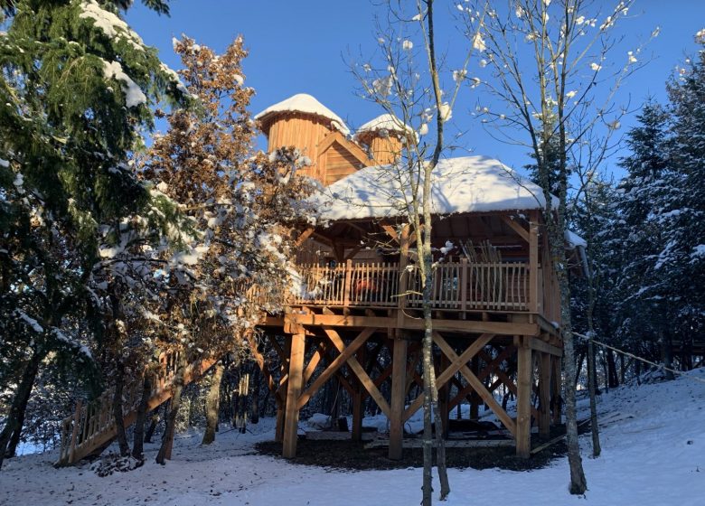 Cabanes Châteaux & Spa dans les arbres Le Peydébé