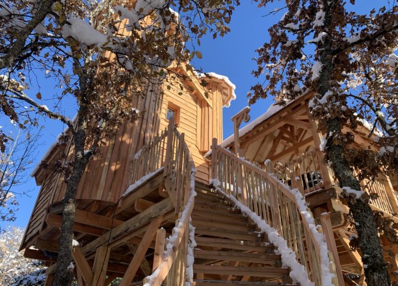 Cabanes Châteaux & Spa dans les arbres Le Peydébé