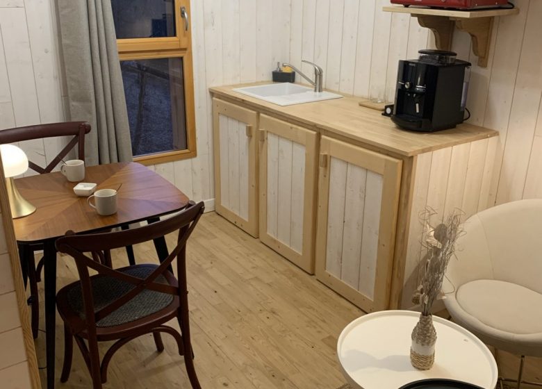 Cabanes Châteaux & Spa dans les arbres Le Peydébé