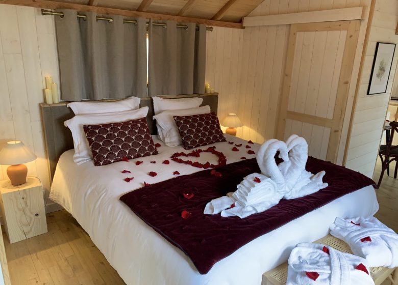 Cabanes Châteaux & Spa dans les arbres Le Peydébé