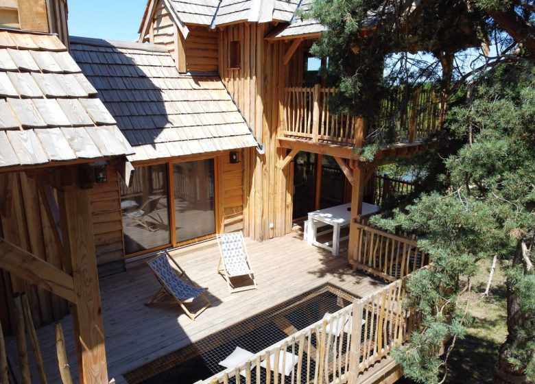 Cabanes Châteaux & Spa dans les arbres Le Peydébé