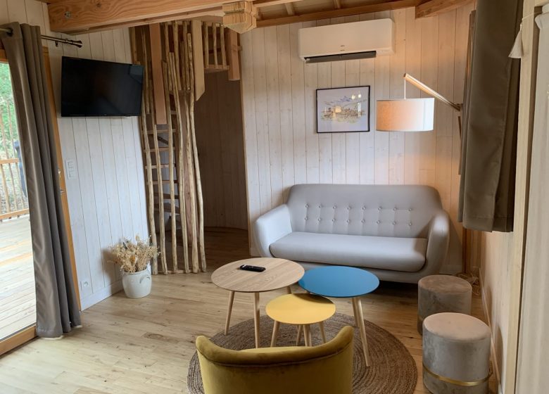 Cabanes Châteaux & Spa dans les arbres Le Peydébé