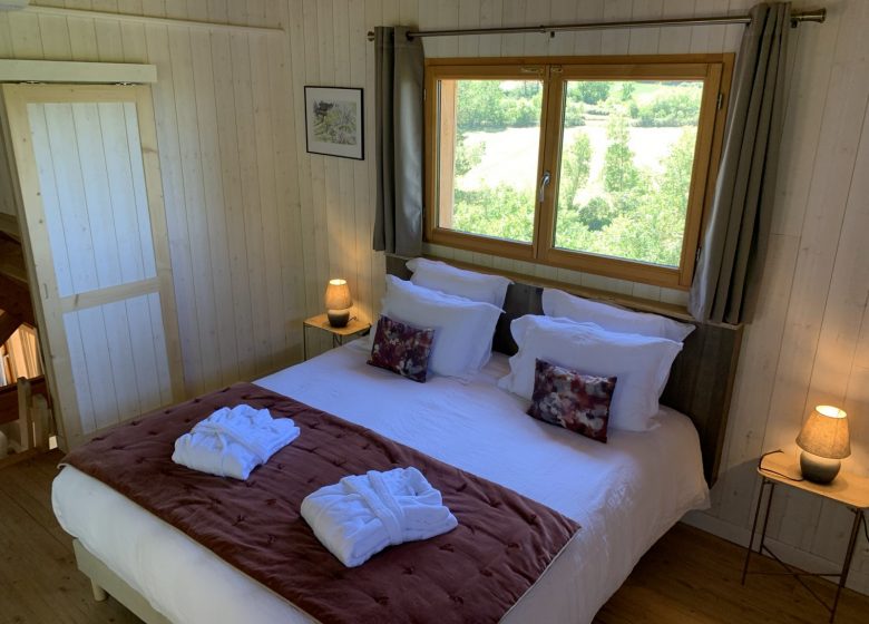 Cabanes Châteaux & Spa dans les arbres Le Peydébé