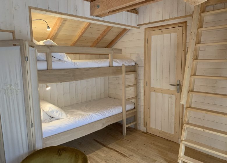 Cabanes Châteaux & Spa dans les arbres Le Peydébé