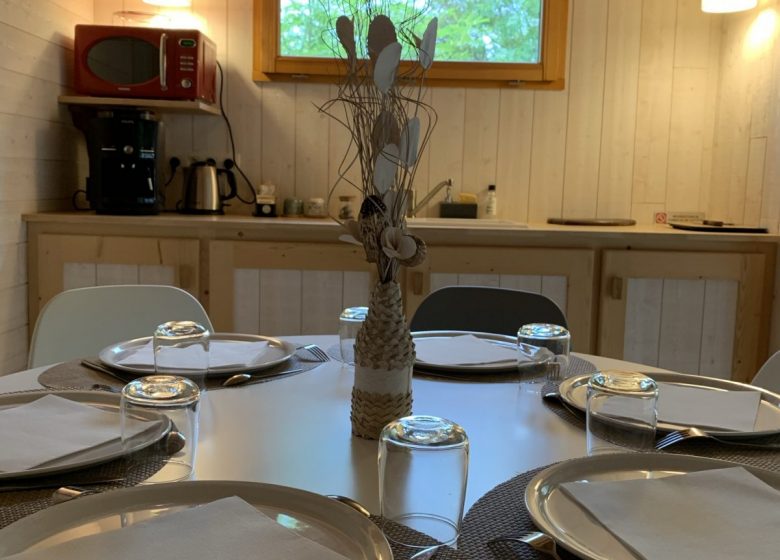 Cabanes Châteaux & Spa dans les arbres Le Peydébé