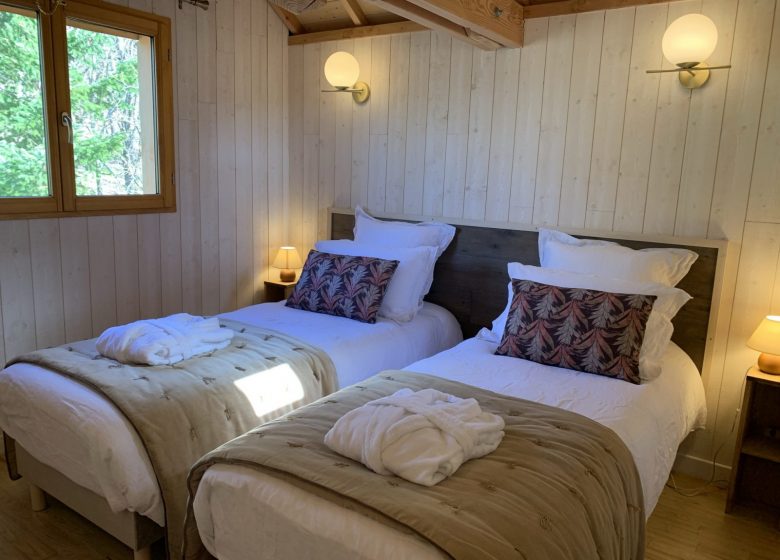 Cabanes Châteaux & Spa dans les arbres Le Peydébé