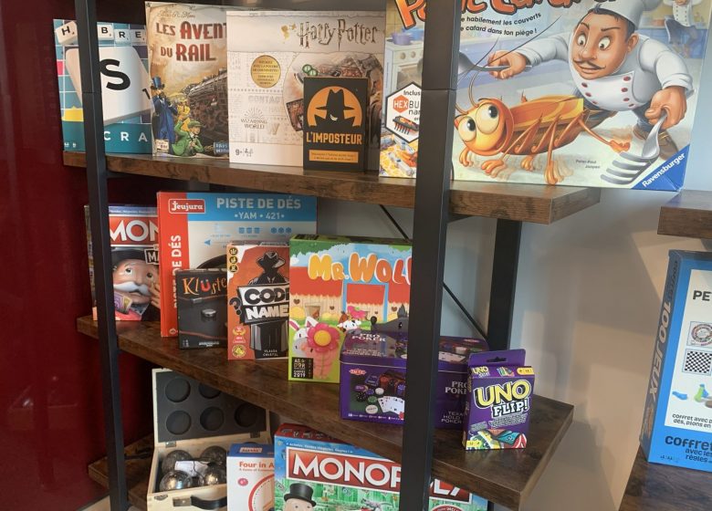 Cabanes Châteaux & Spa dans les arbres Le Peydébé