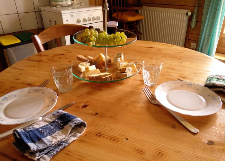 Eco-tours  » Apéro ou brunch insolite : Les fromages auvergnats « 