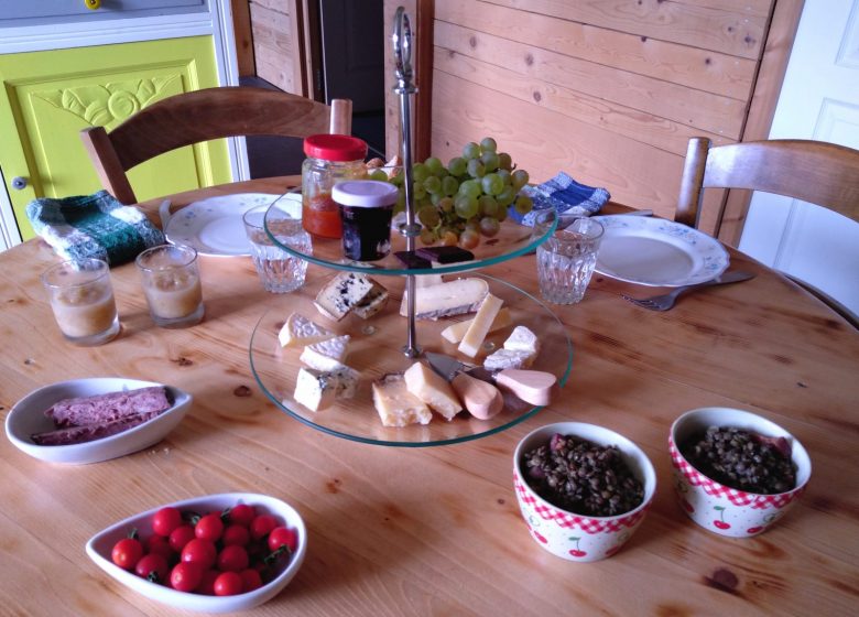 Eco-tours  » Apéro ou brunch insolite : Les fromages auvergnats « 