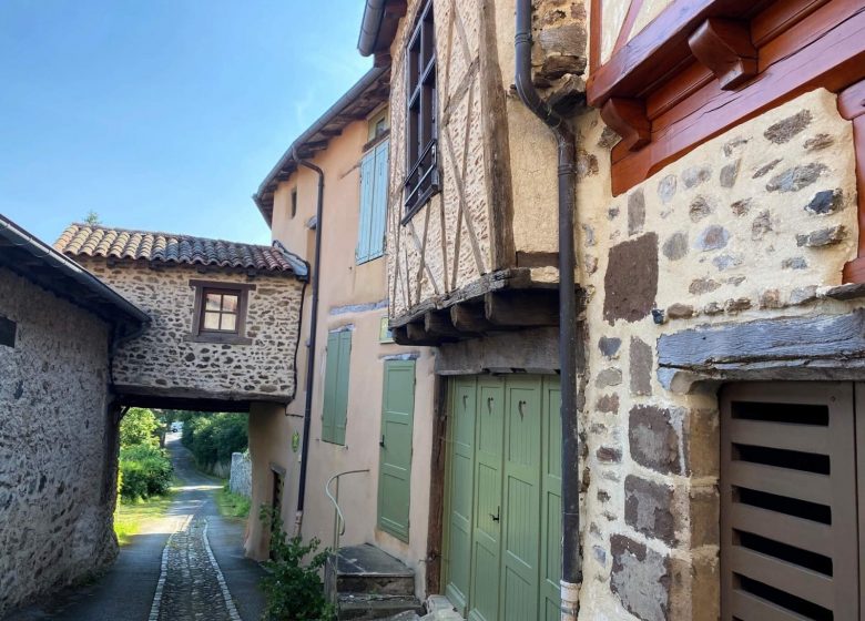 Saint-Ilpize le village