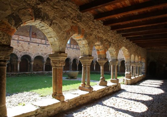 Visite de l&rsquo;Abbaye de Lavaudieu, Cloître, Réfectoire et Jardins