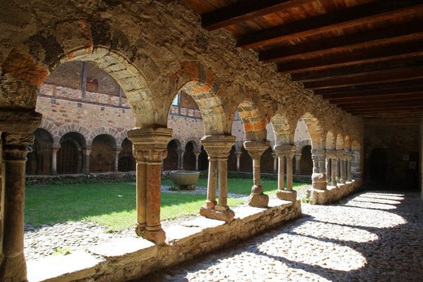 Visite de l&rsquo;Abbaye de Lavaudieu, Cloître, Réfectoire et Jardins