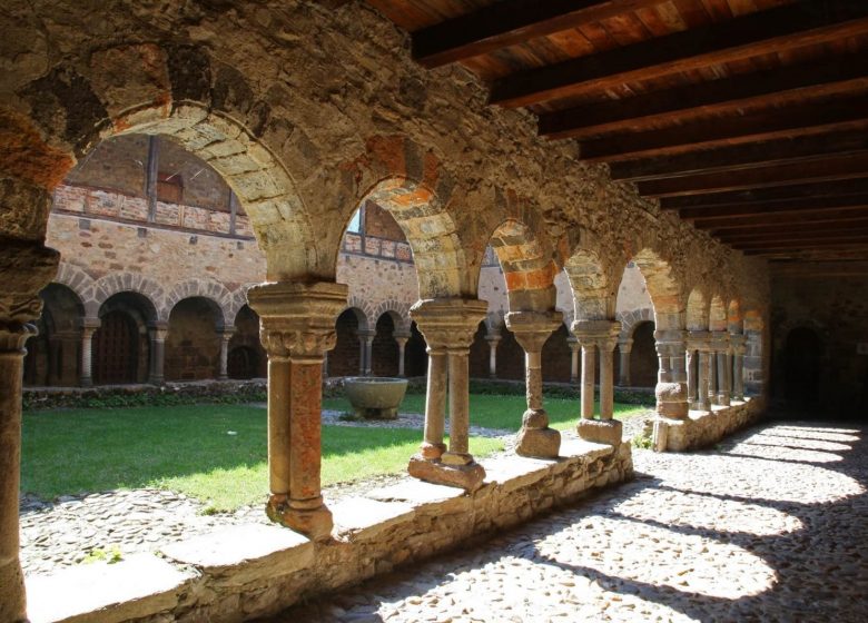 Visite de l&rsquo;Abbaye de Lavaudieu, Cloître, Réfectoire et Jardins
